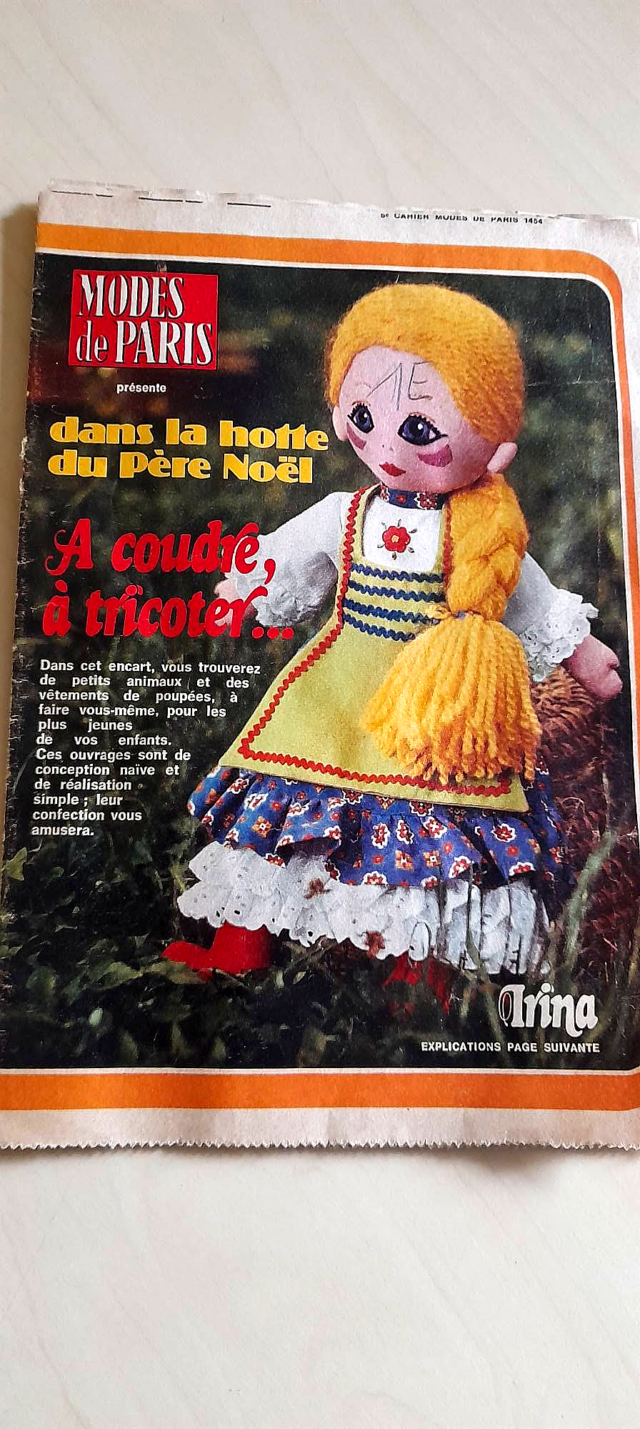 Modes de Paris, 1976 — poupées à coudre et garde-robe d’hiver, archives de Karin — Arina, poupée de chiffon à longue tresse blonde — couverture de l’encart Modes de Paris partagé par Karin — vue 1.