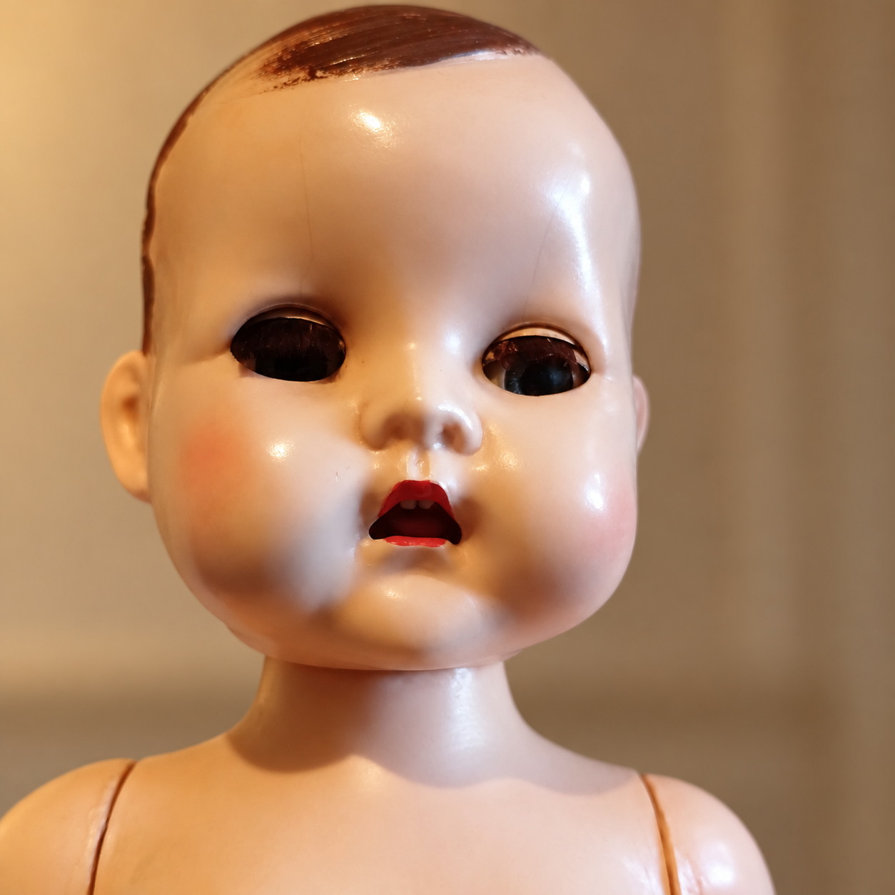 Bébé marcheur anglais — fabricant à identifier — Portrait du bébé marcheur, yeux et visage vus de près — vue 1.